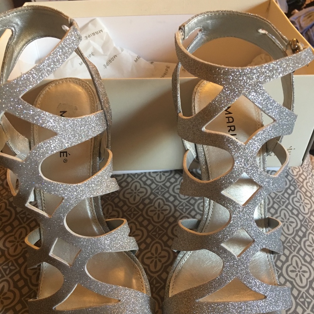 Maripe “Mimi” Silver Glitter Peep Toe Sz 8